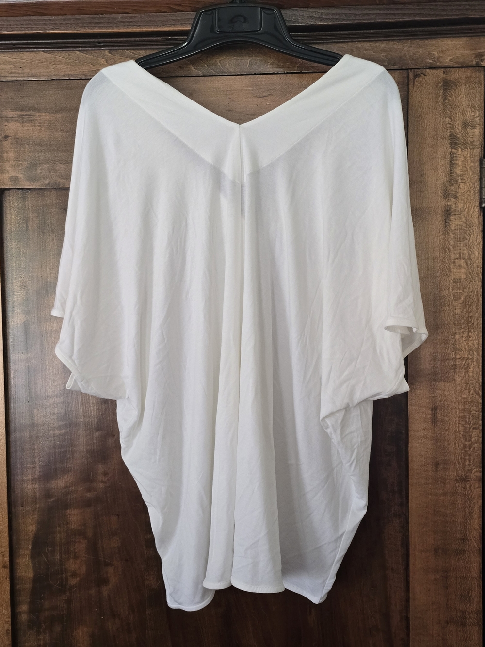 Peruvian Connection White V-Neck Top with Label Detail Medium - Picture 4 of 4